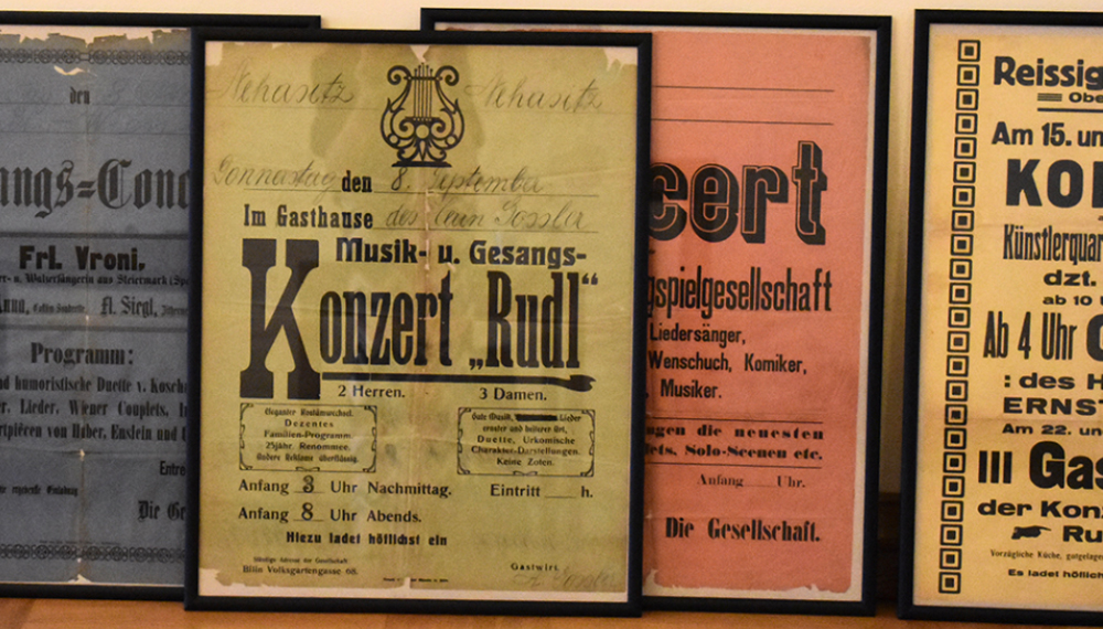 Vernisáž výstavy originálních plakátů z přelomu 19. a 20. století