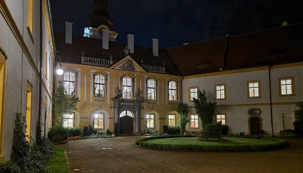 Noční putování s hrabětem a jeho sluhou