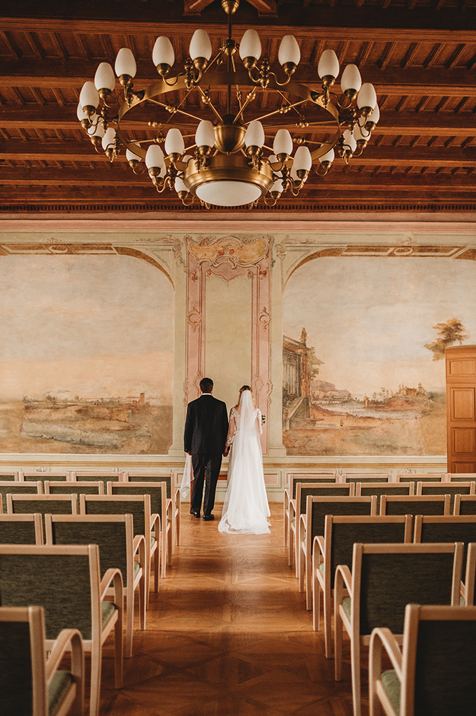 Nevěsta s ženichem v Barokním sále